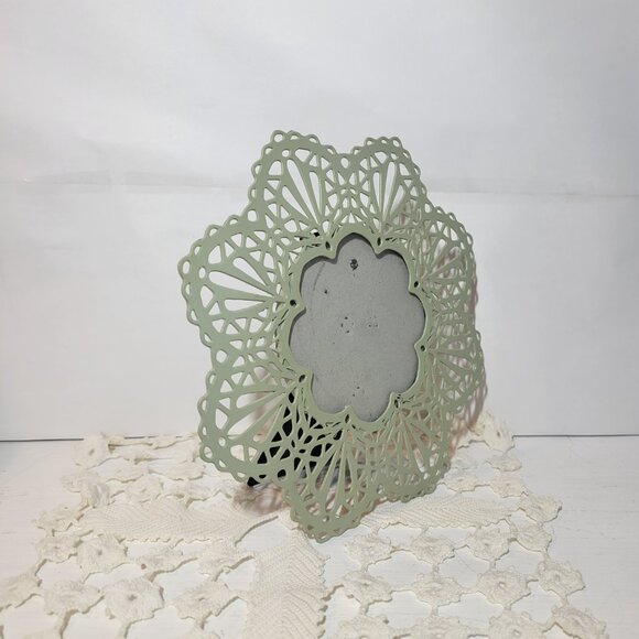 Azzure Home Green Lace Metal Rustic Retro Doilies Crochet Picture Frame - Picture 3 of 3